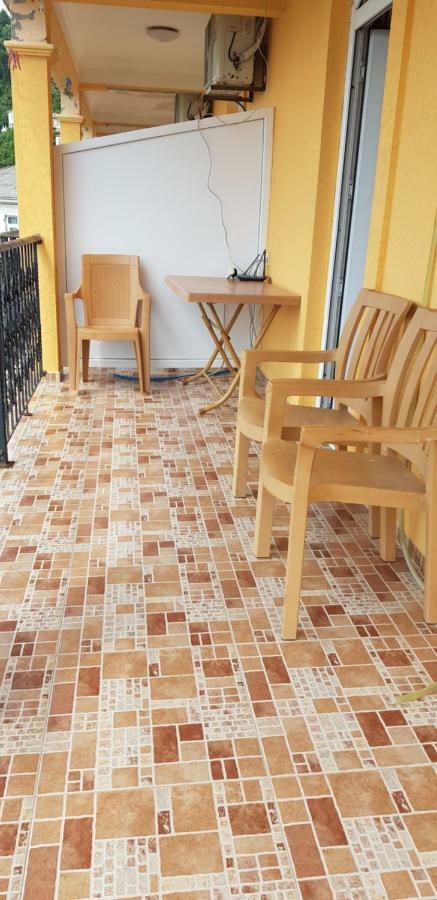 Yellow House - Vaja Sarpi Eksteriør billede